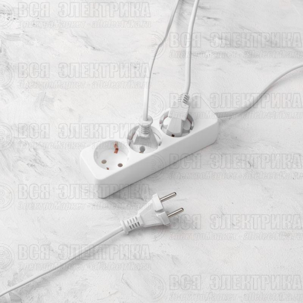 Удлинитель 3 гнезда 1.5м 3х0.75кв.мм с/з бел. PROCONNECT 13-4208