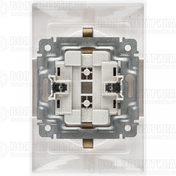 Розетка 2-м СП Valena 16А IP20 2х2P+E с заземл. немецк. стандарт на винтах в сборе бел. Leg 774400